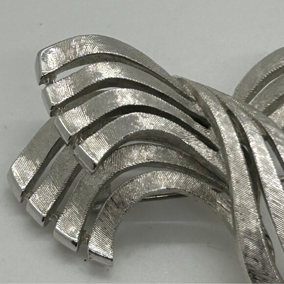 Vintage Monet Silver-Tone Brooch With Etched Textured Finish & Abstract Ribbon - Picture 4 of 13